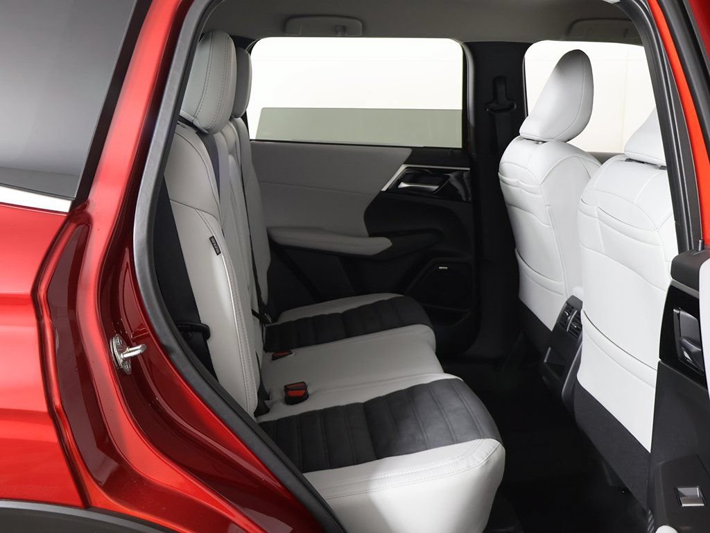 New 2025 Mitsubishi Outlander SE AWD/4WD image 32