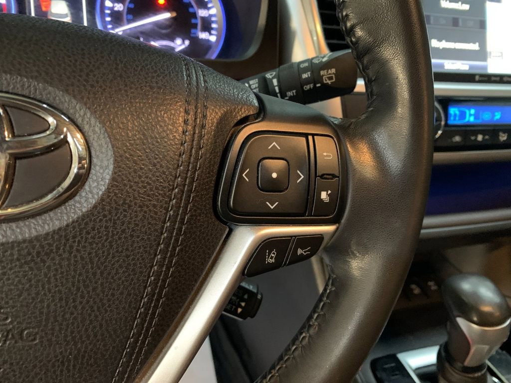 Used 2018 Toyota Highlander Limited image 31