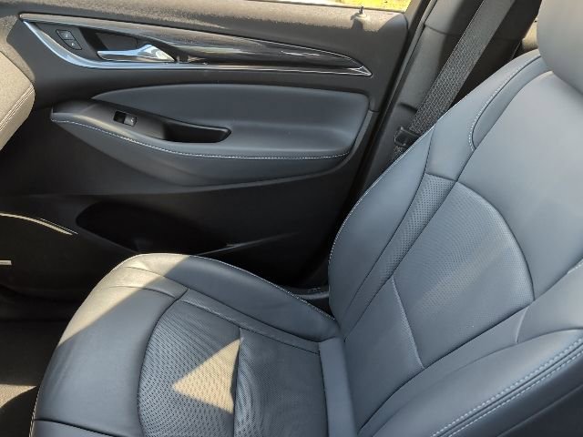 Used 2023 Buick Enclave Premium image 28