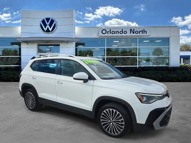 Used 2025 Volkswagen Taos SE image 1
