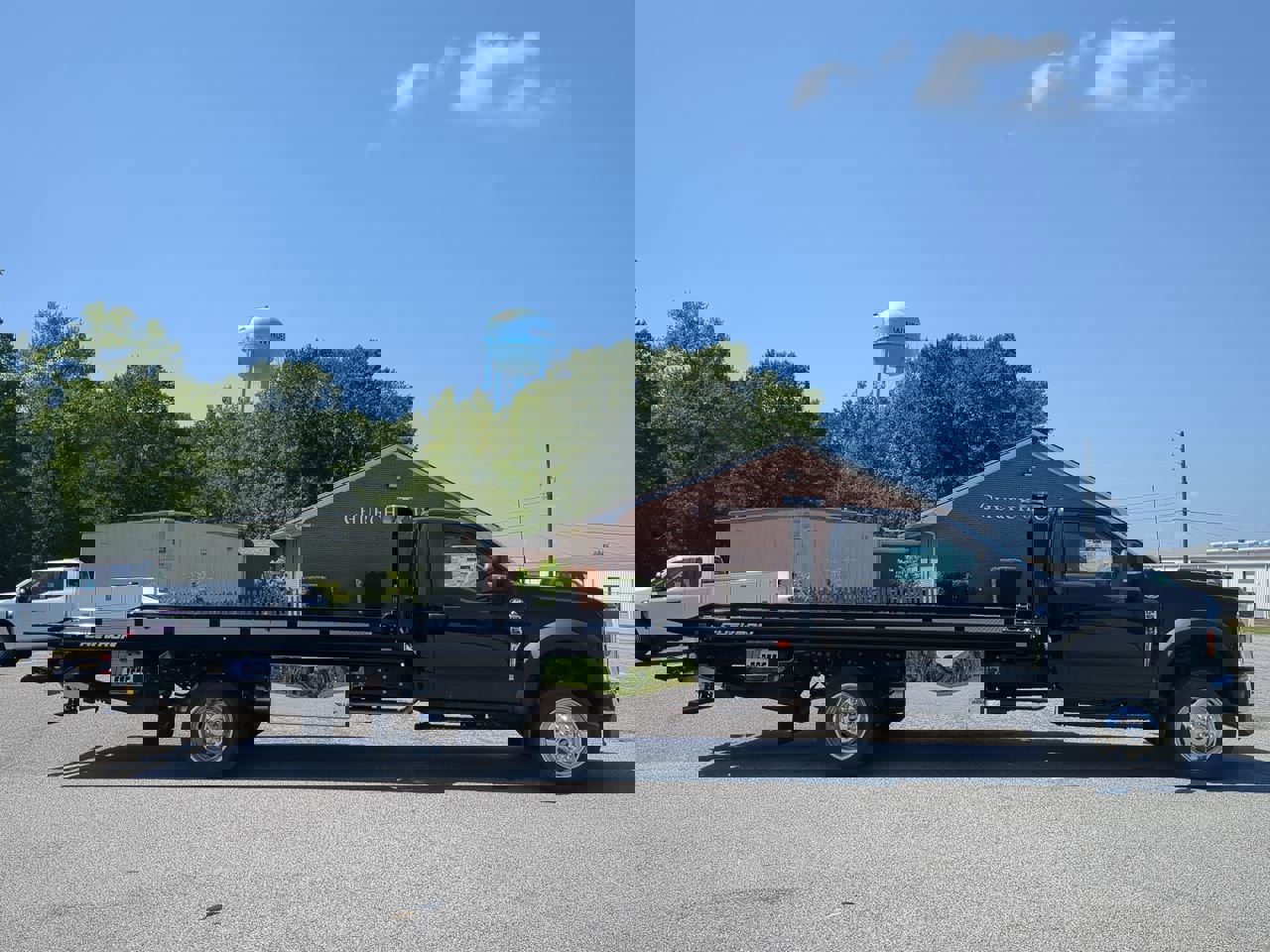 New 2025 Ford F550 2WD Regular Cab Super Duty w/ XL Chrome Package video 2