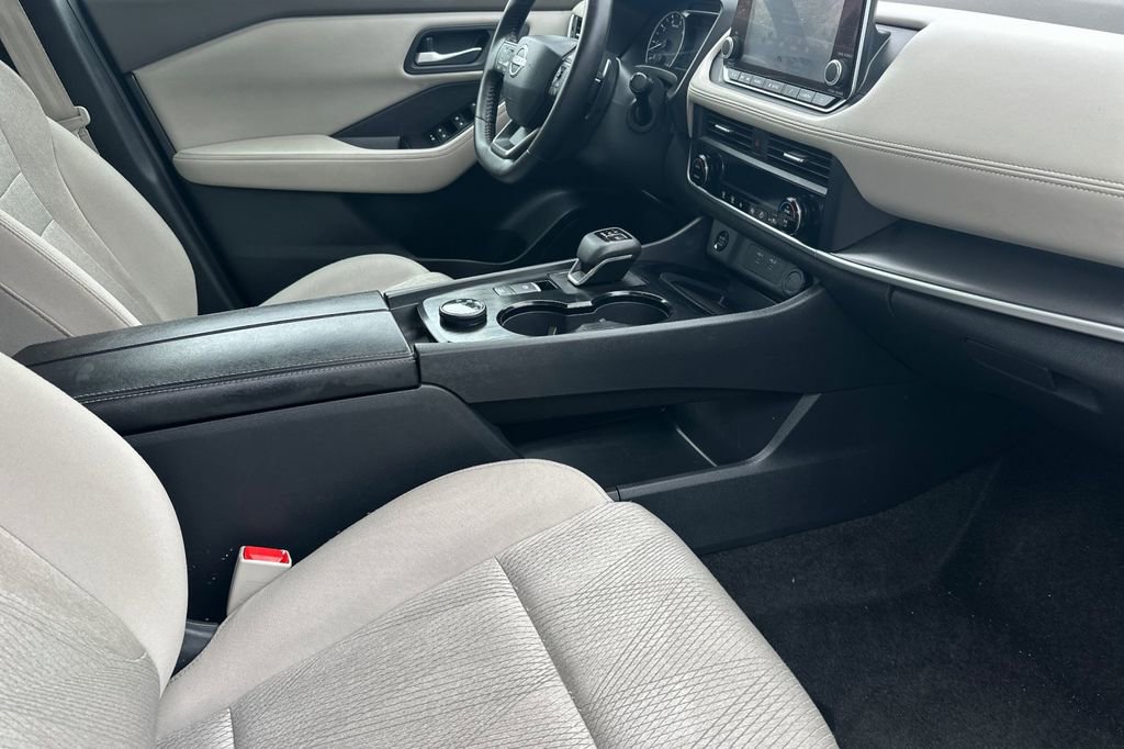 Used 2025 Nissan Rogue SV image 16