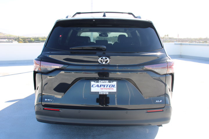 New 2026 Toyota Sienna XLE FWD image 4