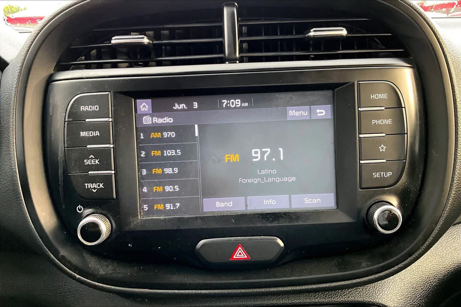 Used 2020 Kia Soul LX FWD image 31