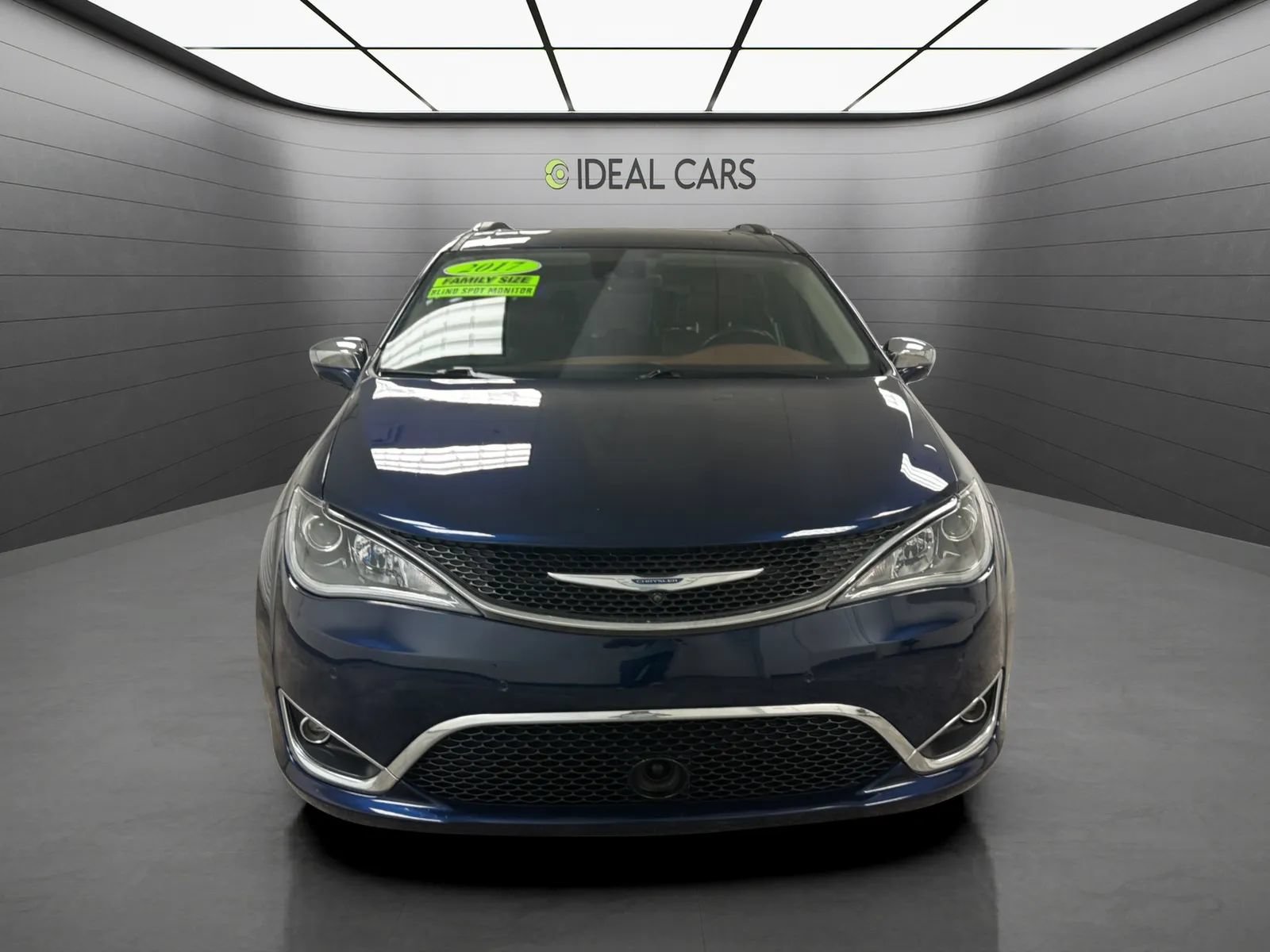 Used 2017 Chrysler Pacifica Limited FWD image 2