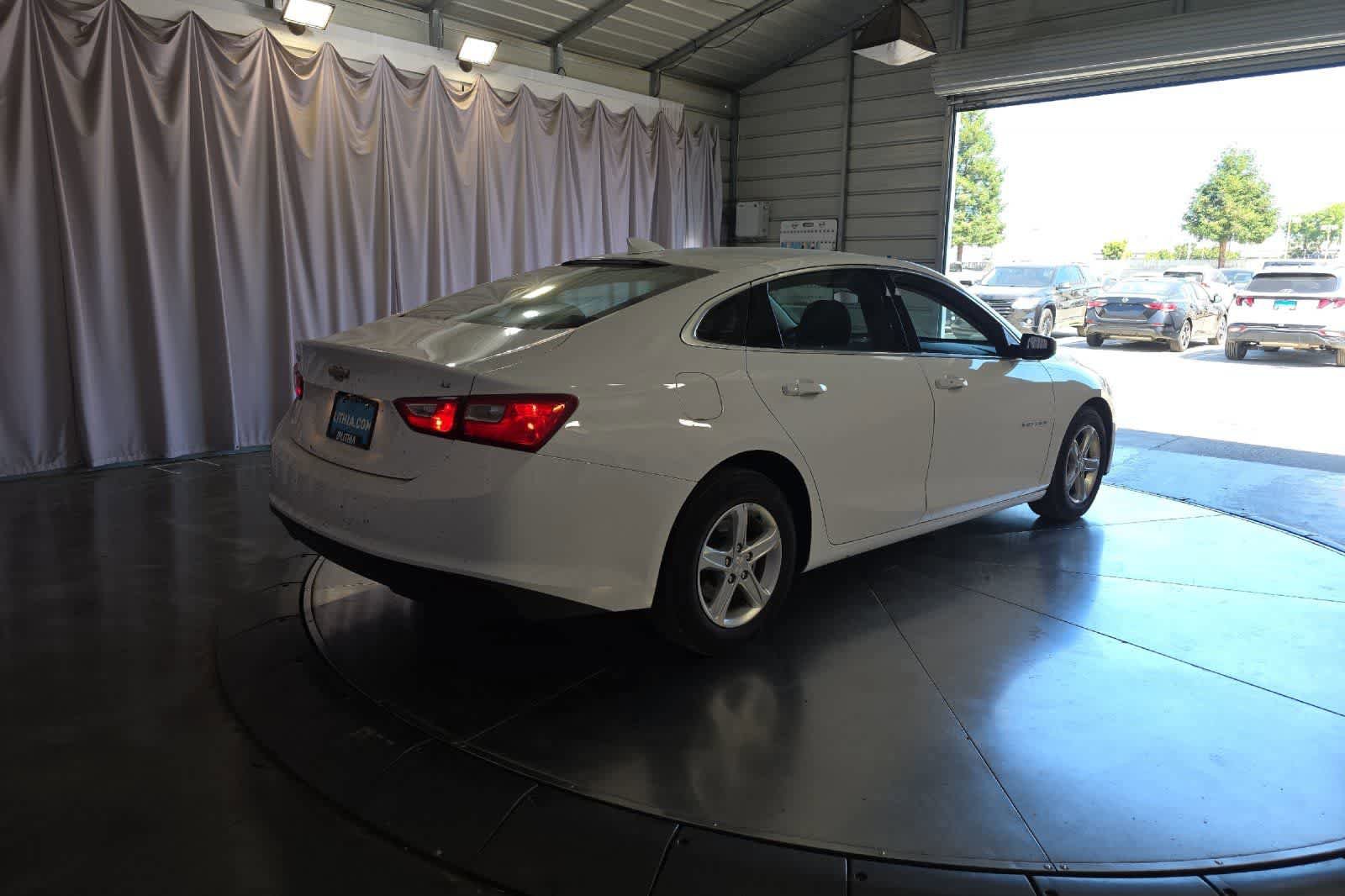 Used 2023 Chevrolet Malibu LT FWD image 3
