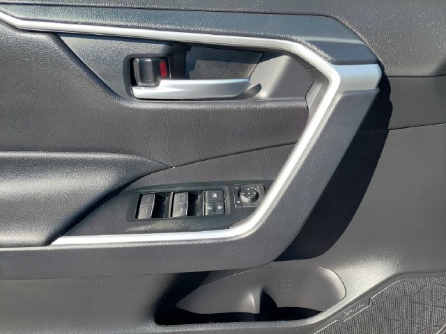 Used 2025 Toyota RAV4 XLE w/ Convenience Package AWD/4WD image 39
