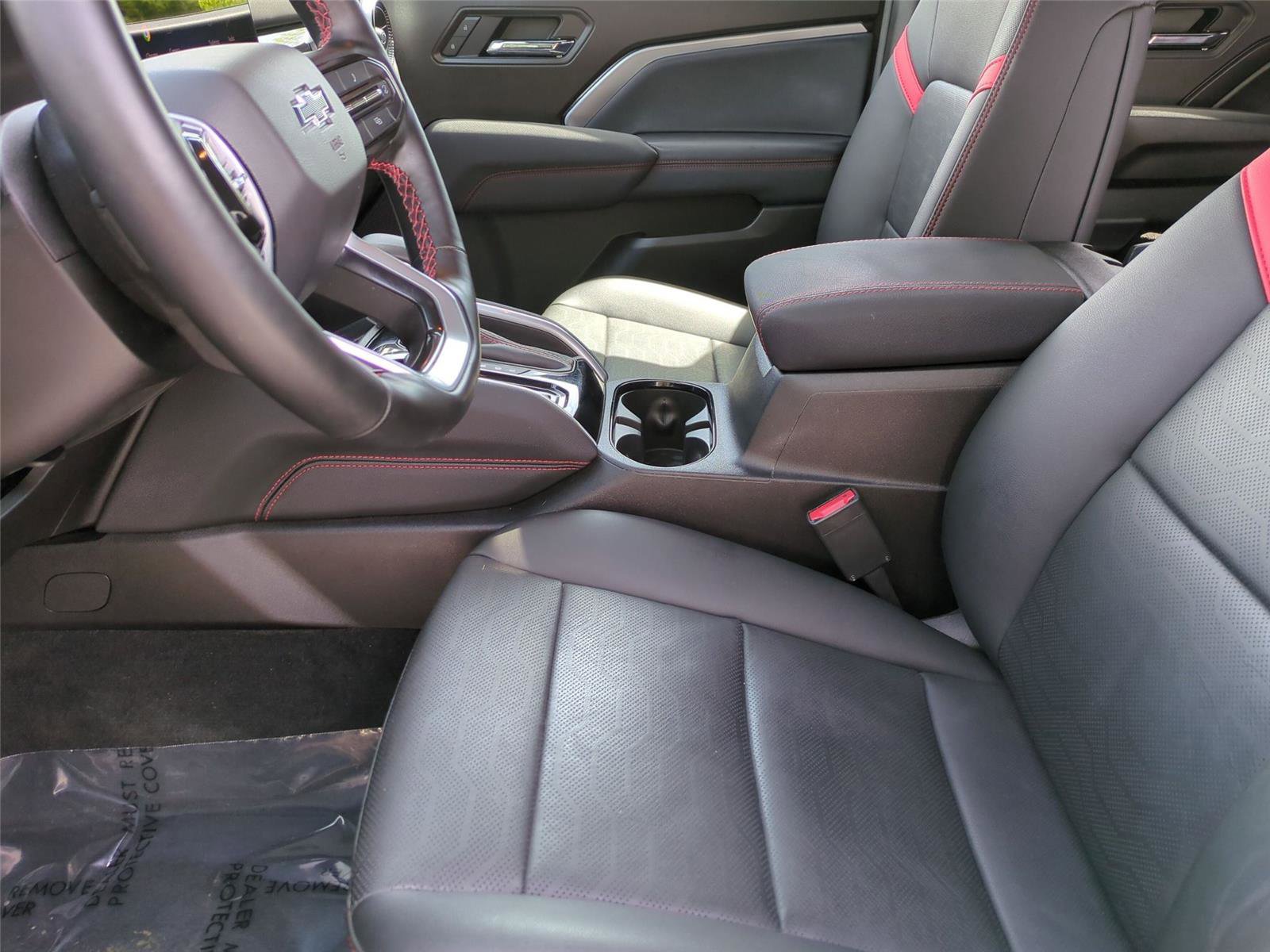 Used 2025 Chevrolet Colorado Z71 w/ Technology Package AWD/4WD image 15