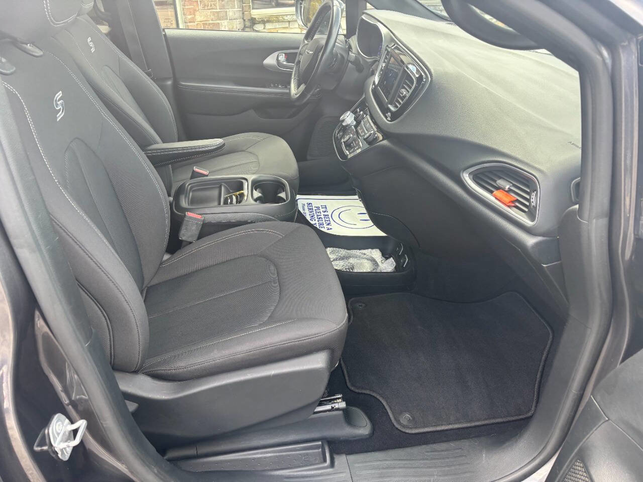 Used 2019 Chrysler Pacifica Touring Plus w/ S Appearance Package image 17