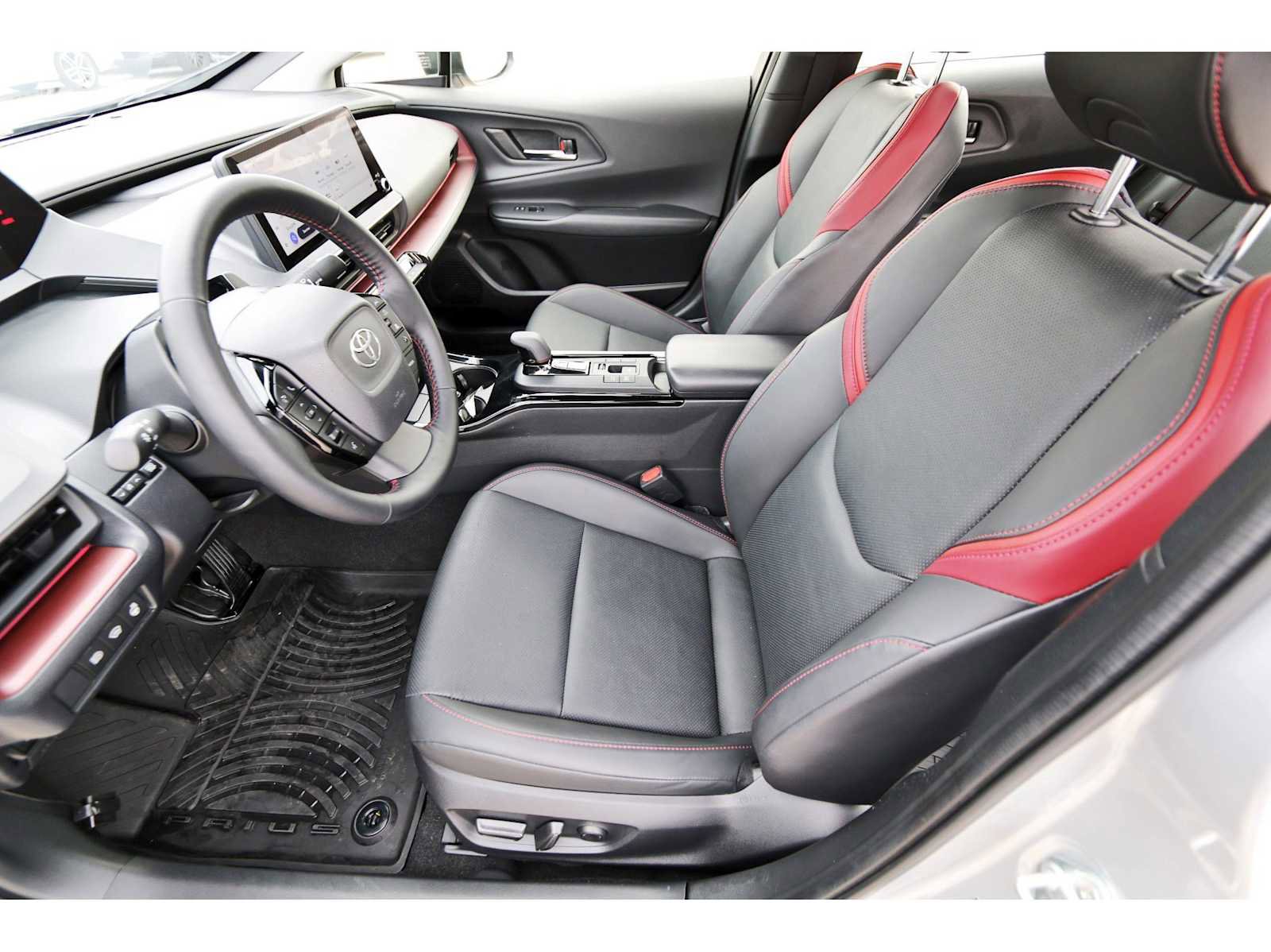 Used 2025 Toyota Prius XSE image 11