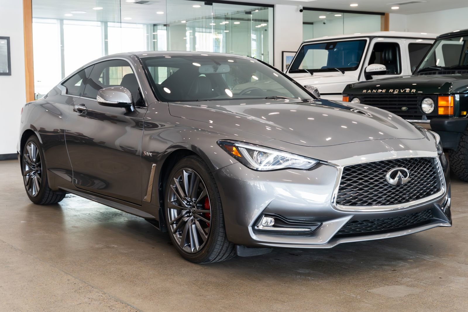 Used 2017 INFINITI Q60 Red Sport 400 image 3