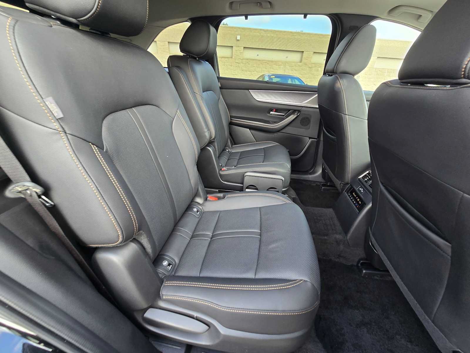 Used 2024 MAZDA CX-90 Plug-In Hybrid w/ Preferred AWD/4WD image 12