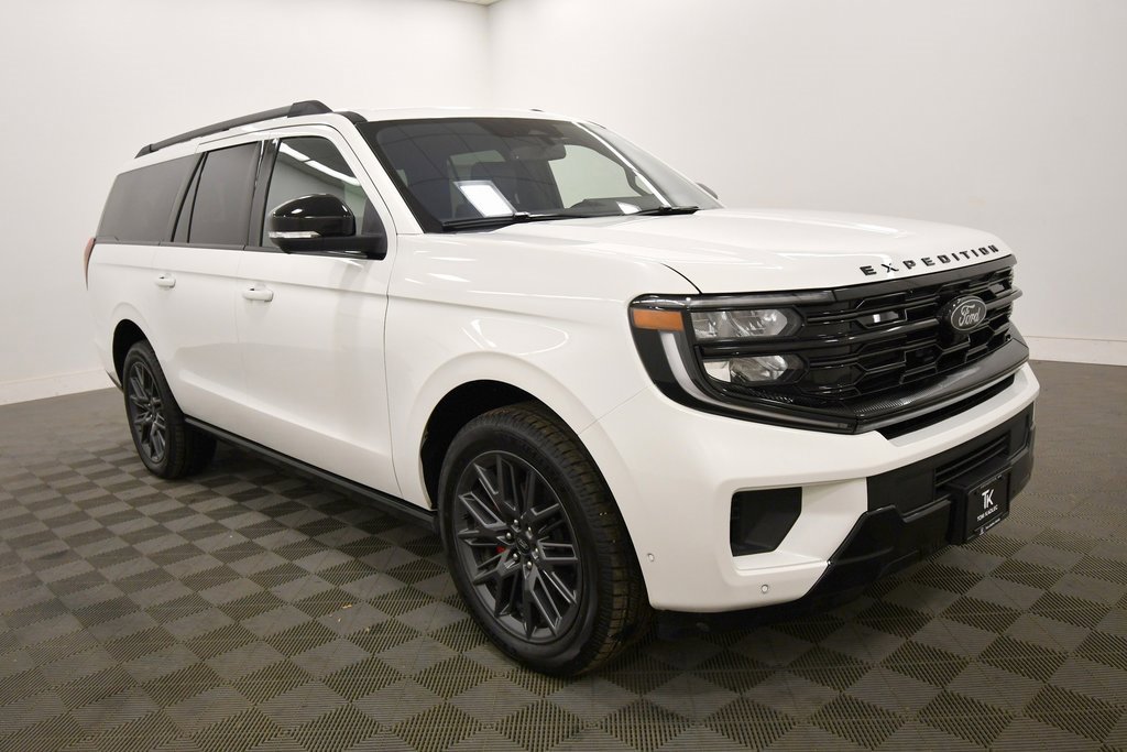 Used 2025 Ford Expedition Max Platinum w/ Stealth Performance Package image 11