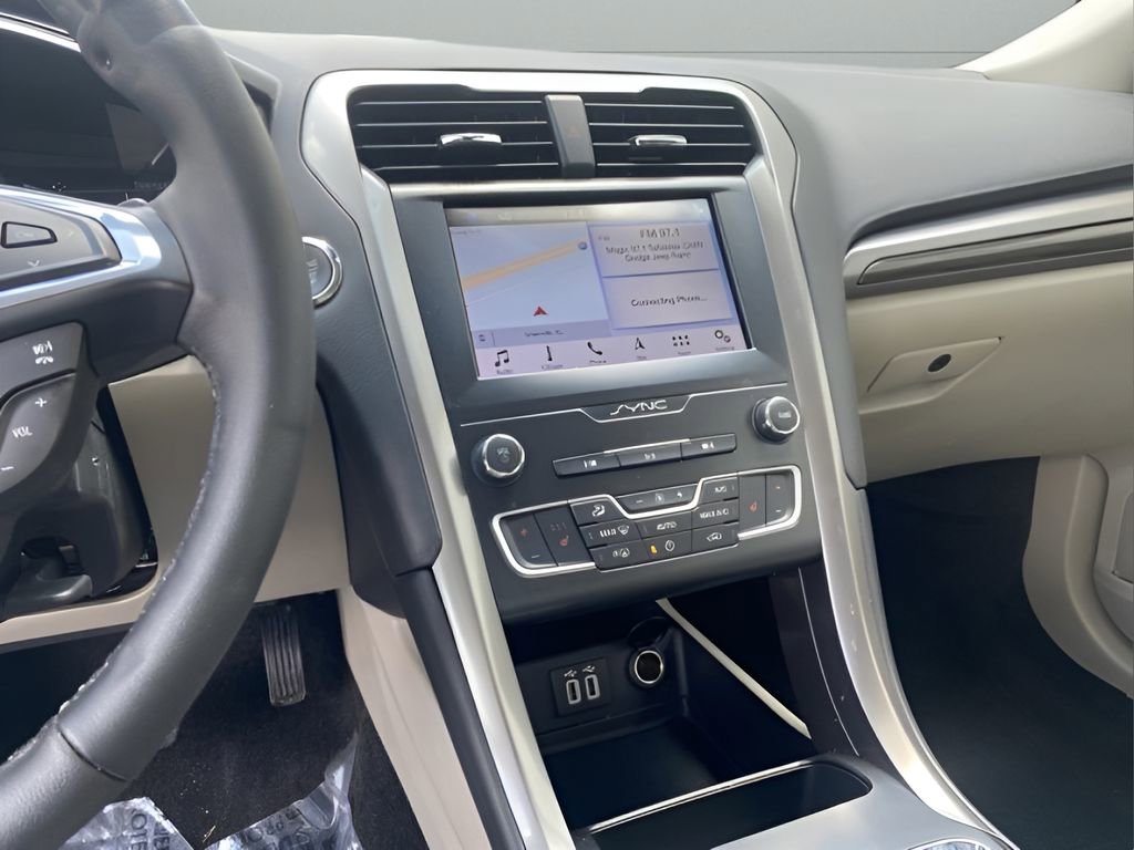 Used 2019 Ford Fusion SEL image 10