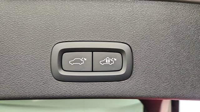 Certified 2023 Volvo C40 P8 Recharge Plus w/ Climate Package AWD/4WD image 42