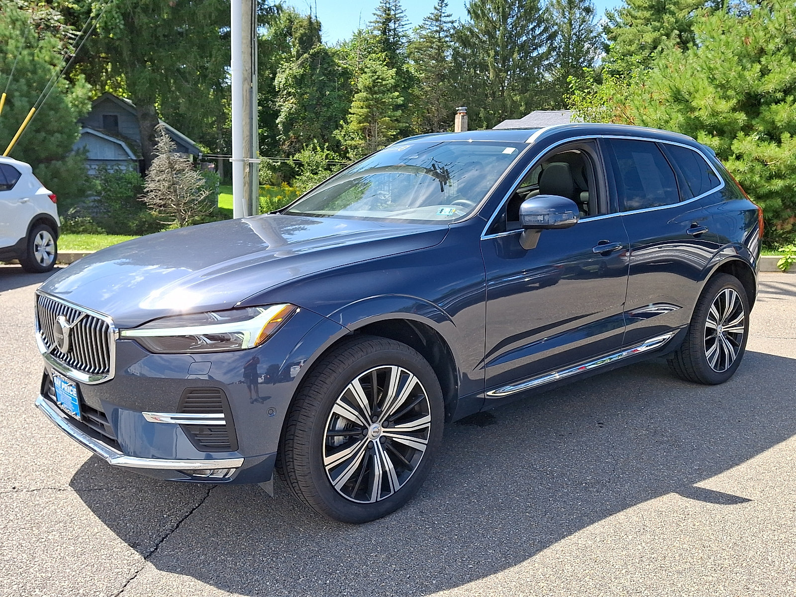 Certified 2023 Volvo XC60 B5 Plus w/ Climate Package AWD/4WD image 4