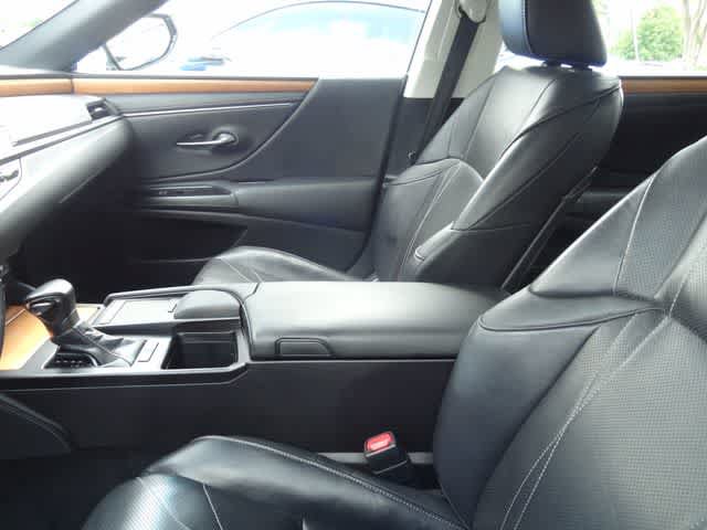 Used 2020 Lexus ES 300h w/ Accessory Package FWD image 7