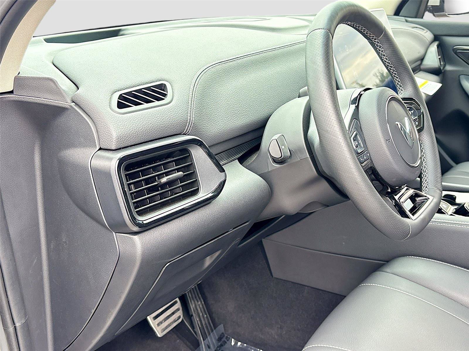 New 2025 VinFast VF 8 Eco AWD/4WD image 10