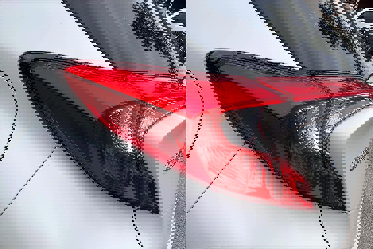 Used 2018 Toyota C-HR XLE FWD image 29