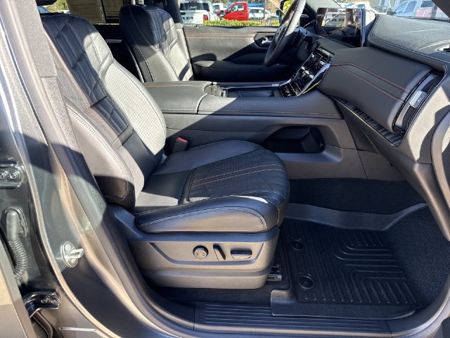 Used 2025 Nissan Armada PRO-4X AWD/4WD image 15