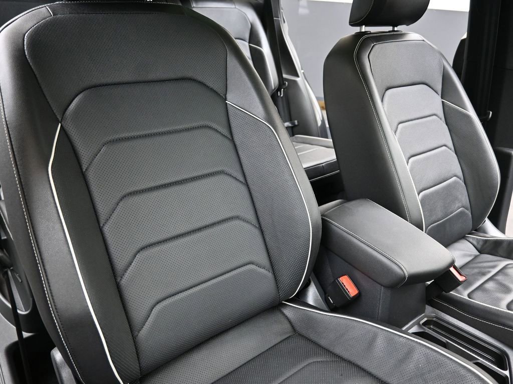 Used 2023 Volkswagen Tiguan SEL R-Line image 14