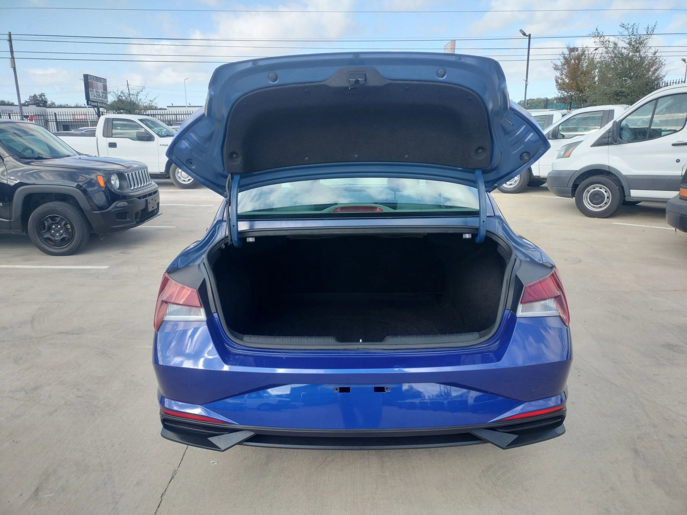 Used 2021 Hyundai Elantra SE image 7