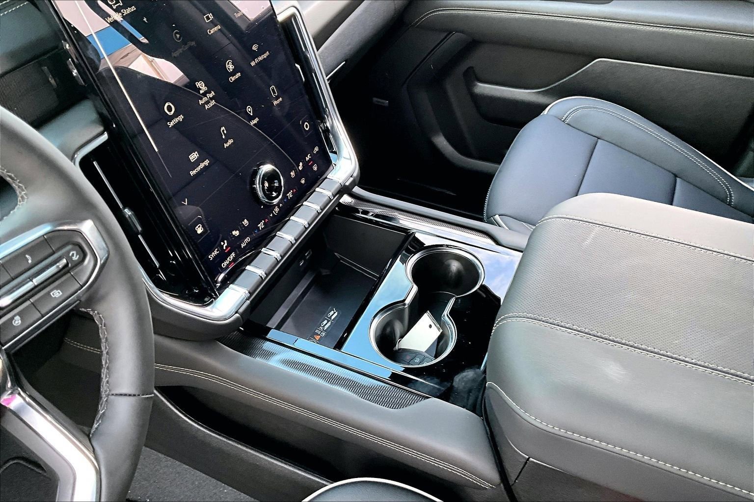 New 2026 GMC Yukon Elevation w/ Elevation Premium Package image 8