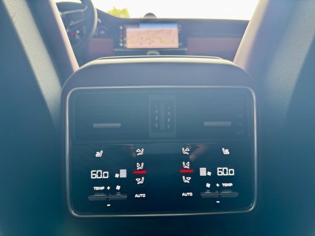 Used 2022 Porsche Cayenne Platinum Edition image 18