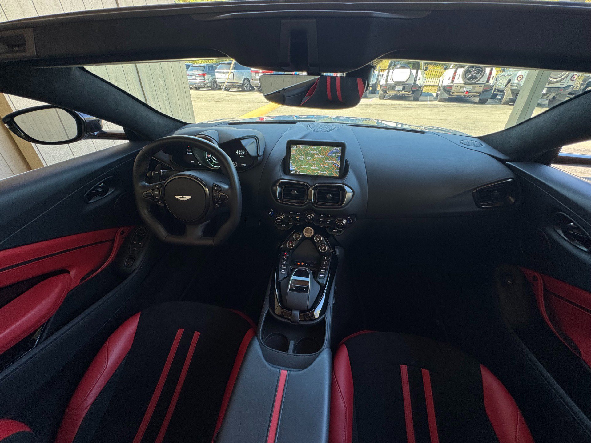Used 2023 Aston Martin V8 Vantage Roadster RWD image 45