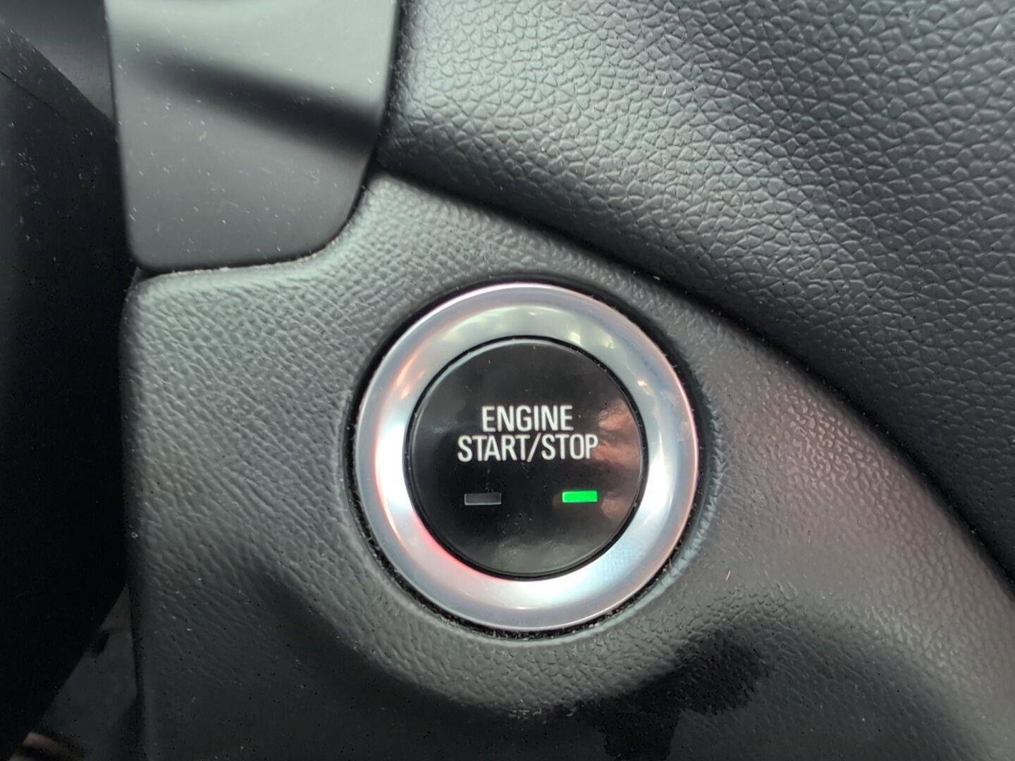 Used 2018 Chevrolet Equinox LT image 30