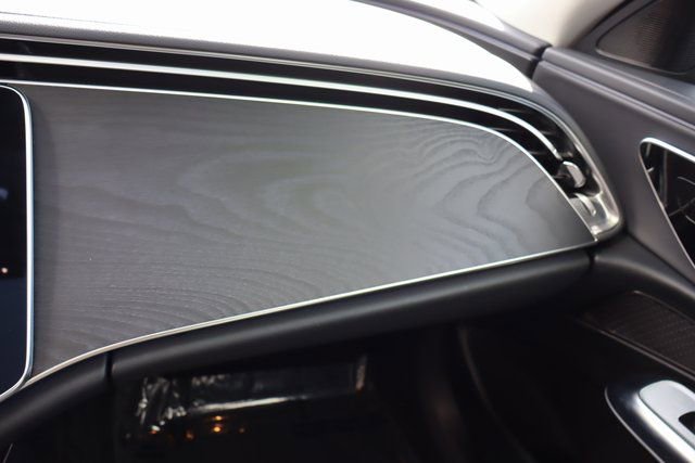 Used 2025 Mercedes-Benz E 350 4MATIC Sedan image 32
