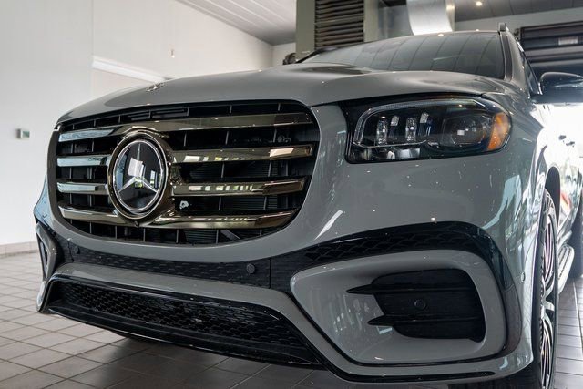 New 2026 Mercedes-Benz GLS 580 4MATIC image 9