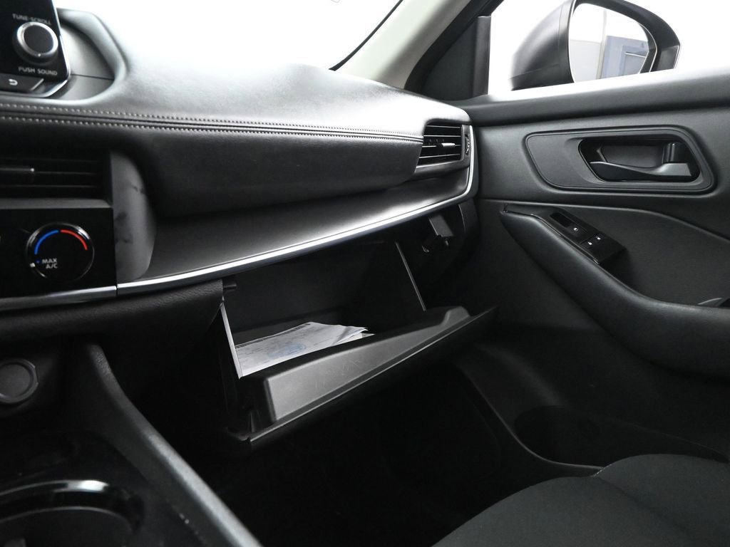 Used 2024 Nissan Rogue S image 28