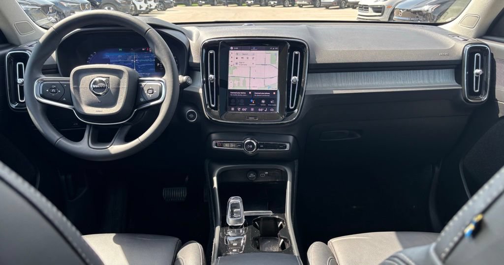 Certified 2023 Volvo XC40 B5 Plus w/ Driver Assist Package AWD/4WD image 6
