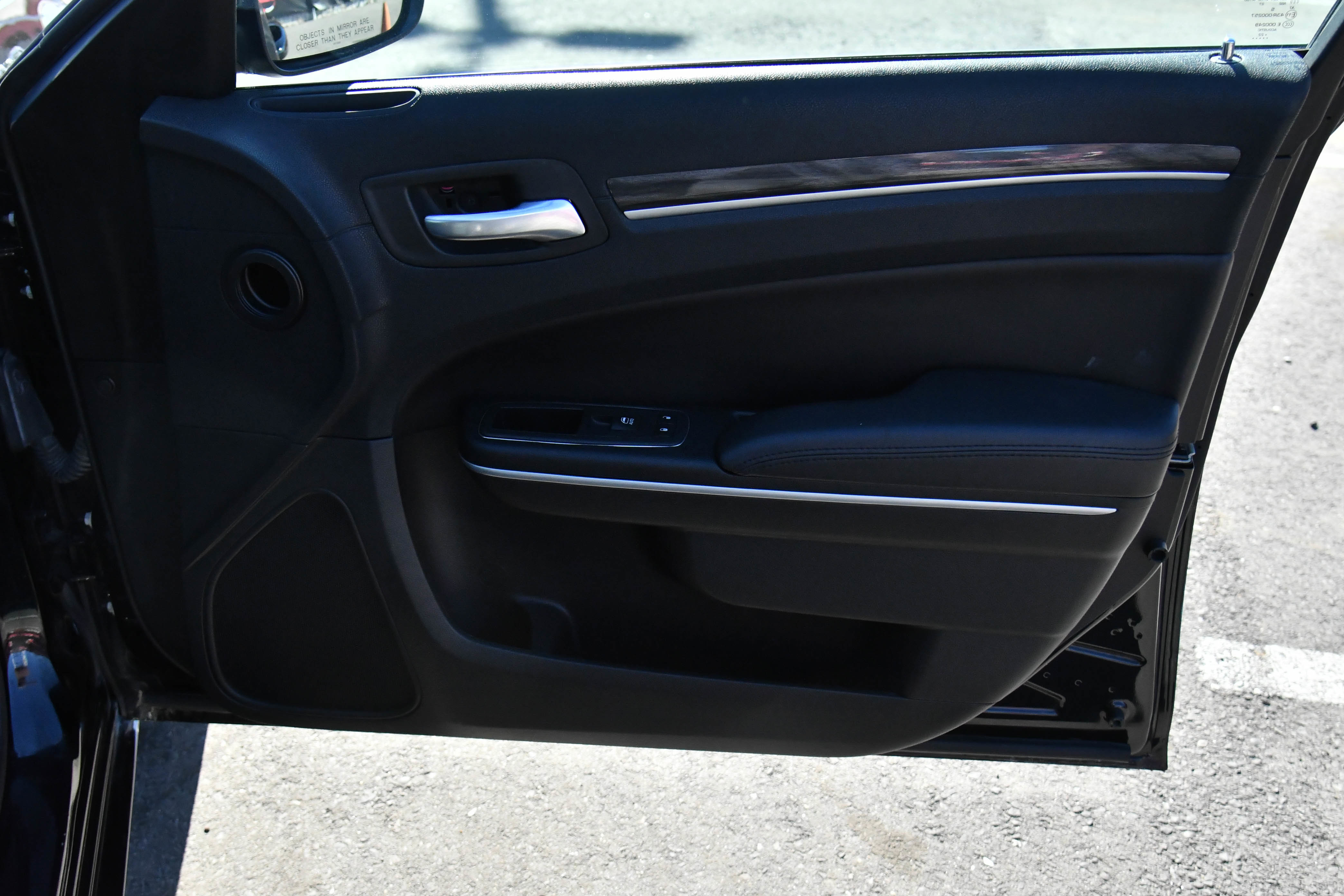 Used 2022 Chrysler 300 Touring w/ Sport Appearance Package image 39