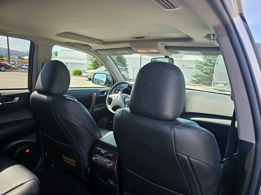 Used 2011 Toyota Highlander Limited w/ Tow Pkg AWD/4WD image 26