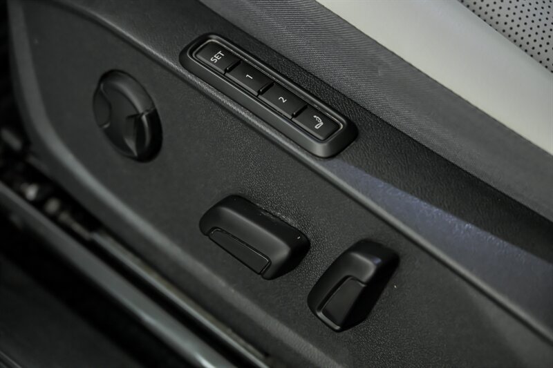 Used 2022 Volkswagen ID.4 Pro S AWD/4WD image 19
