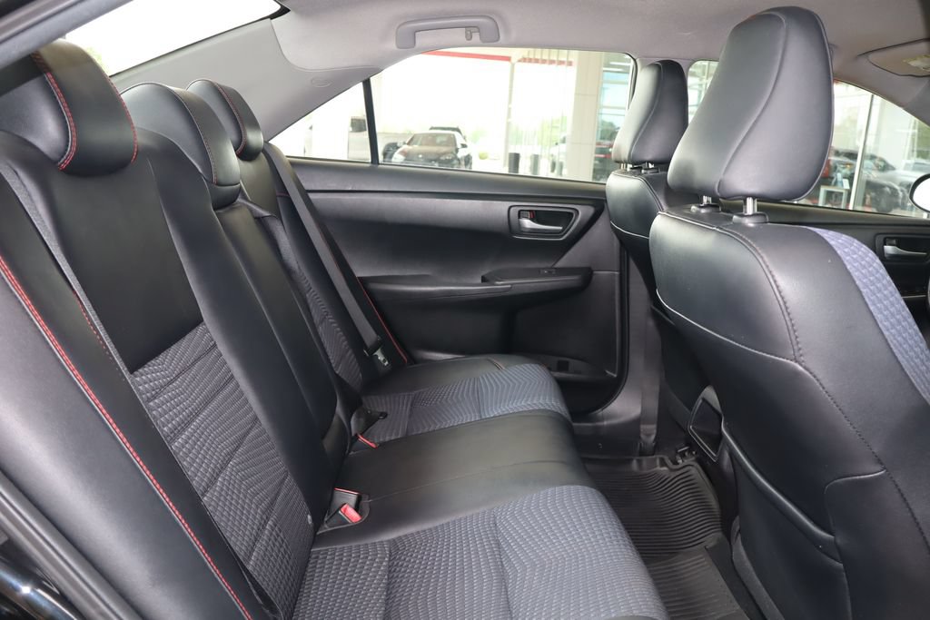 Used 2015 Toyota Camry SE FWD image 32