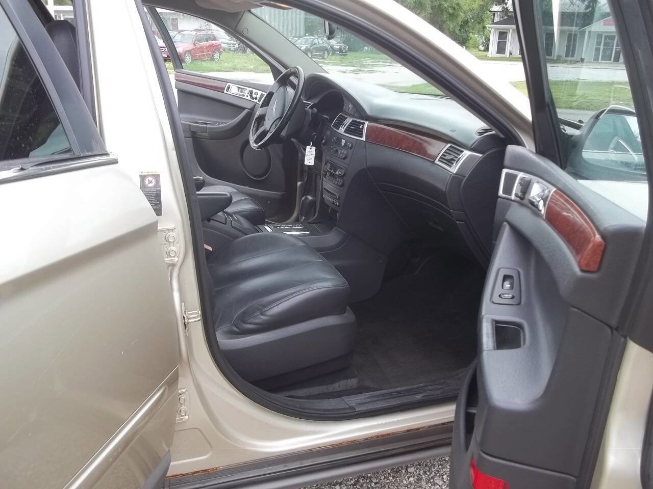 Used 2005 Chrysler Pacifica Touring image 10