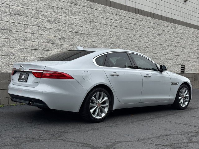 Used 2018 Jaguar XF Premium image 3