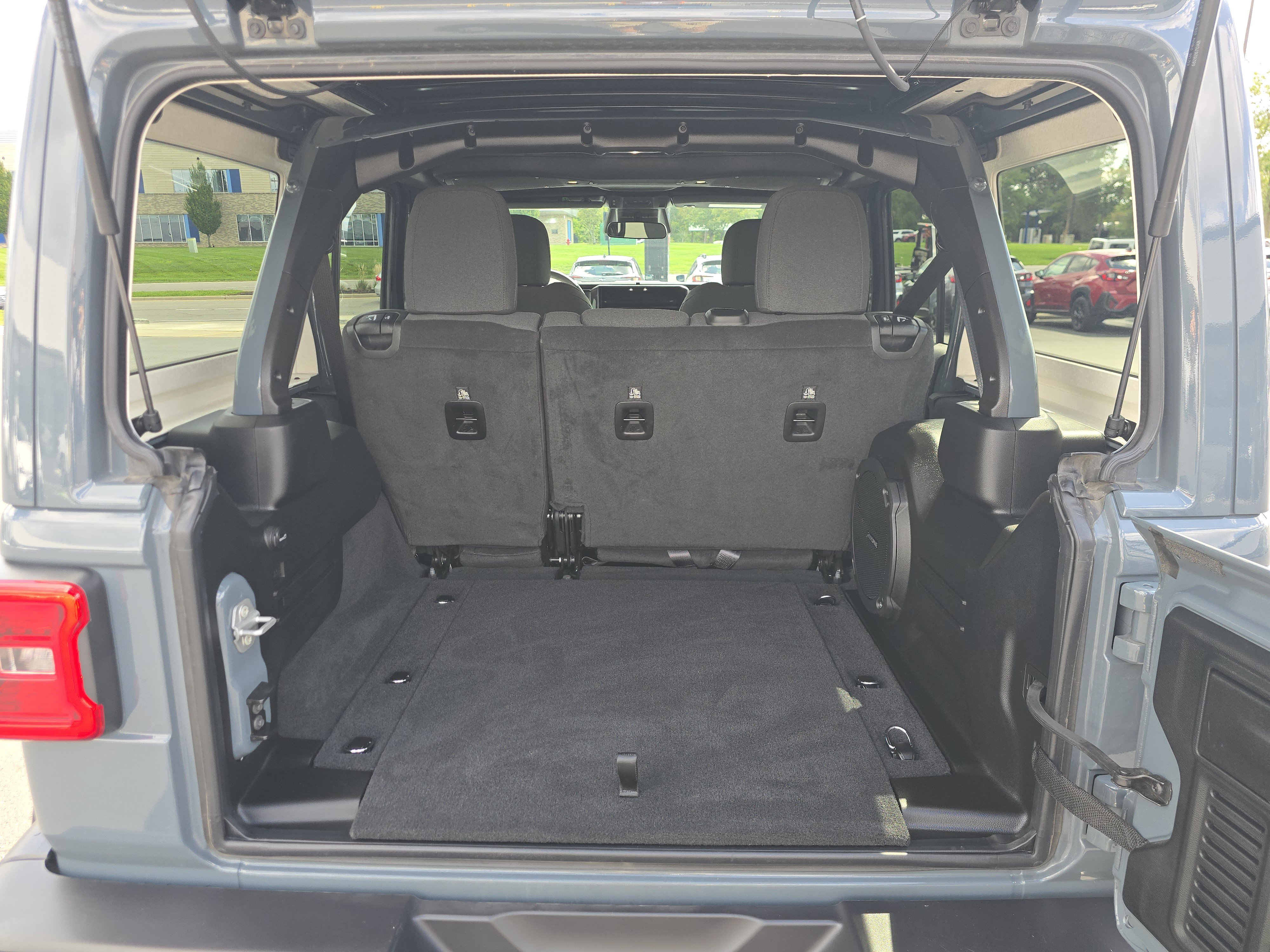 Used 2026 Jeep Wrangler Unlimited Sahara AWD/4WD image 17