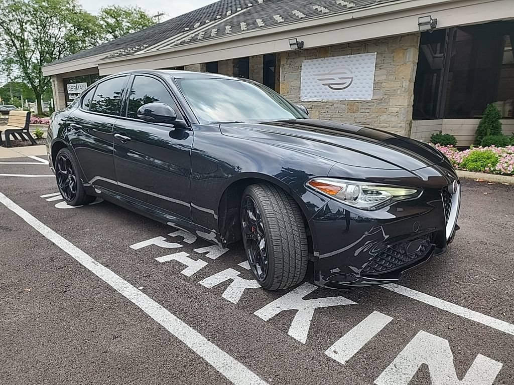 Used 2017 Alfa Romeo Giulia Ti w/ TI 19" Sport Package AWD/4WD image 4