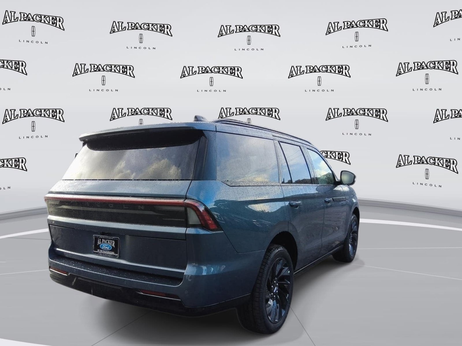 New 2027 Lincoln Navigator Reserve w/ Jet Appearance Package AWD/4WD image 5