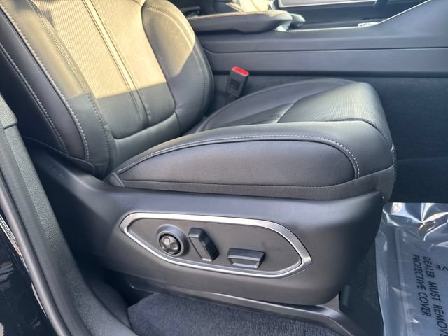 New 2026 Jeep Grand Wagoneer L Limited w/ Convenience Group I AWD/4WD image 29