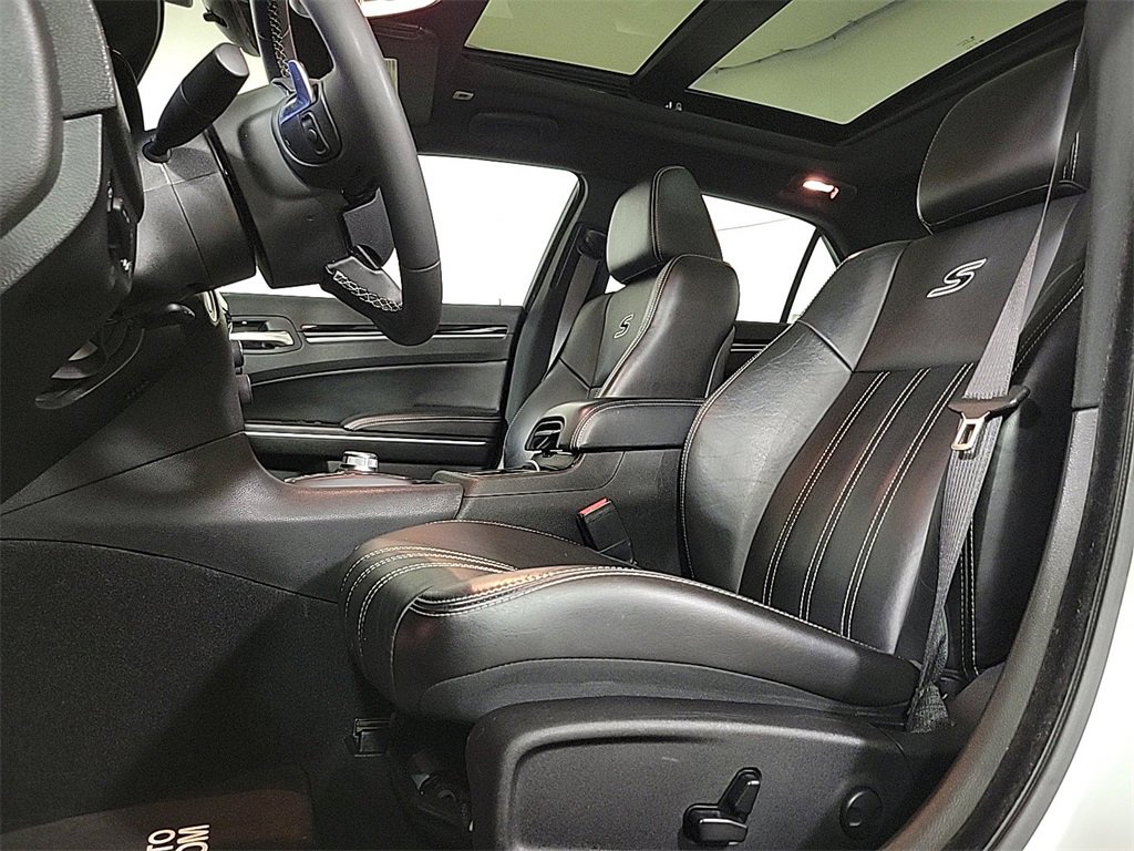 Used 2023 Chrysler 300 S image 10