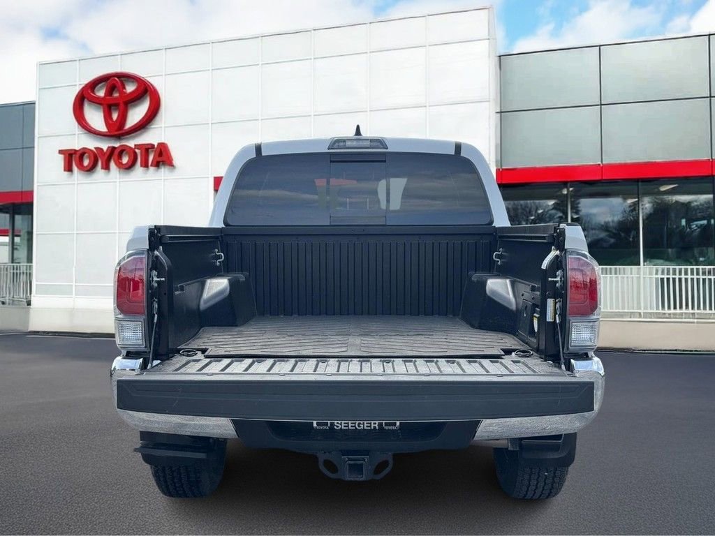 Used 2023 Toyota Tacoma TRD Off-Road AWD/4WD image 7