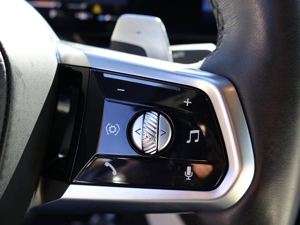 Used 2023 BMW 760i xDrive image 53