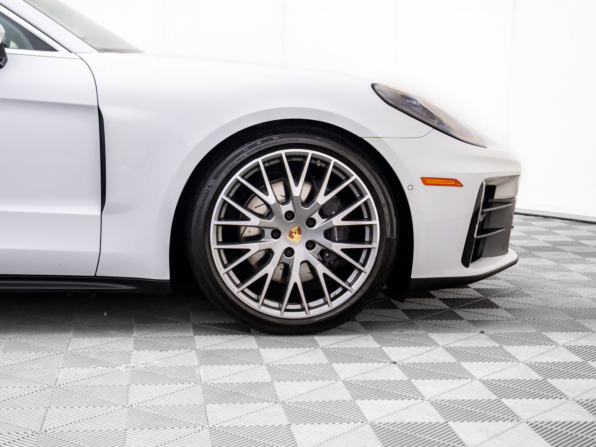 Certified 2024 Porsche Panamera 4 image 31