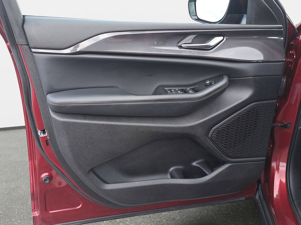 Certified 2023 Jeep Grand Cherokee L Laredo AWD/4WD image 30