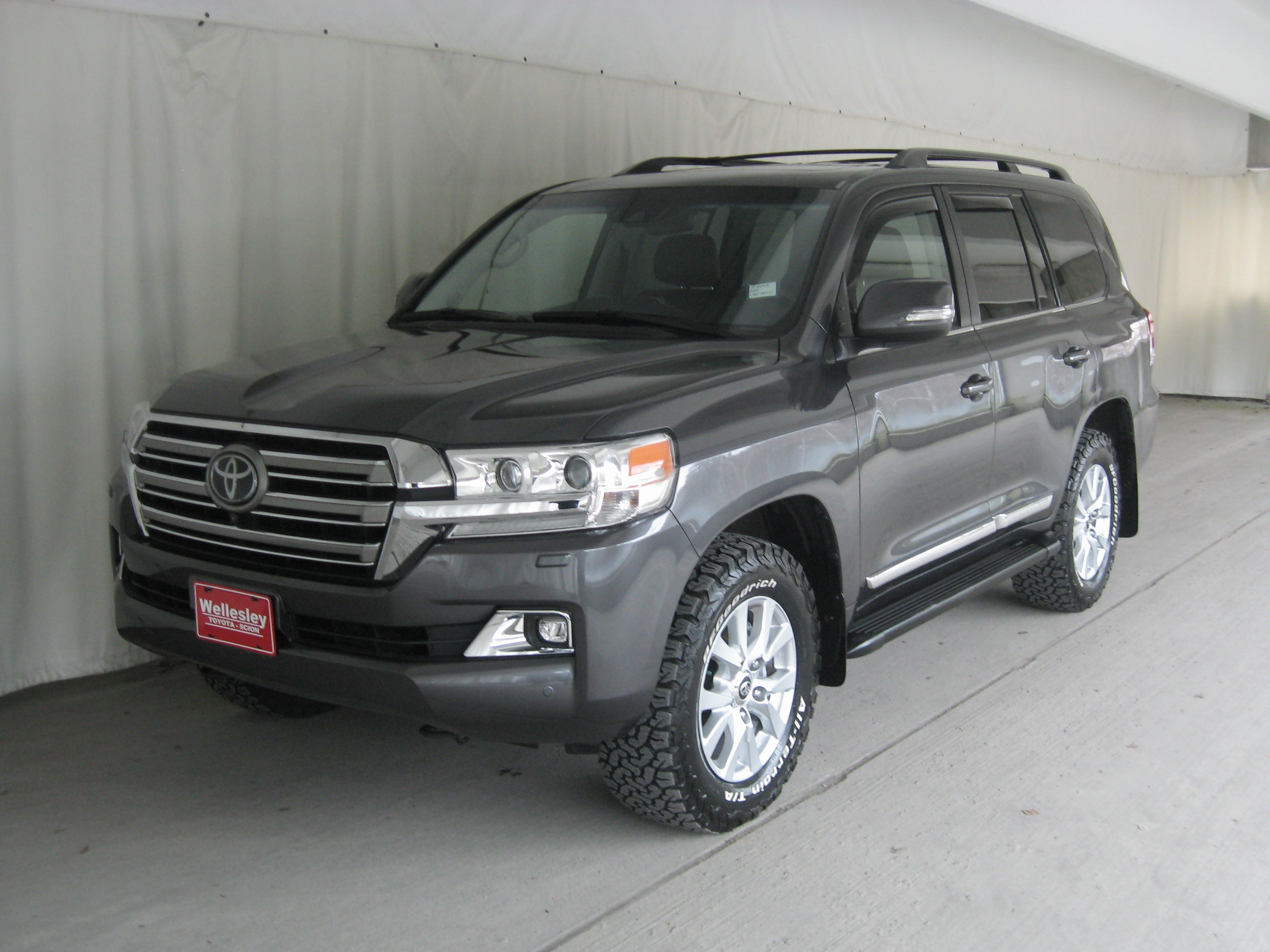 Used 2018 Toyota Land Cruiser image 24